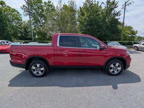 Radiant Red Metallic II 2024 Honda Ridgeline RTL