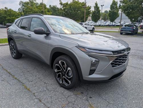 Sterling Gray Metallic 2026 Chevrolet Trax FWD 2RS