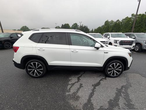 Pure White 2022 Volkswagen Taos 1.5T SE