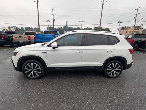 Pure White 2022 Volkswagen Taos 1.5T SE
