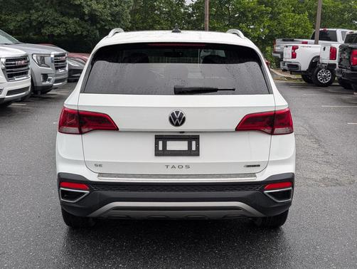 Pure White 2022 Volkswagen Taos 1.5T SE