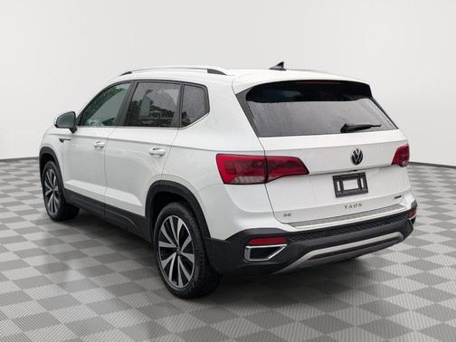Pure White 2022 Volkswagen Taos 1.5T SE