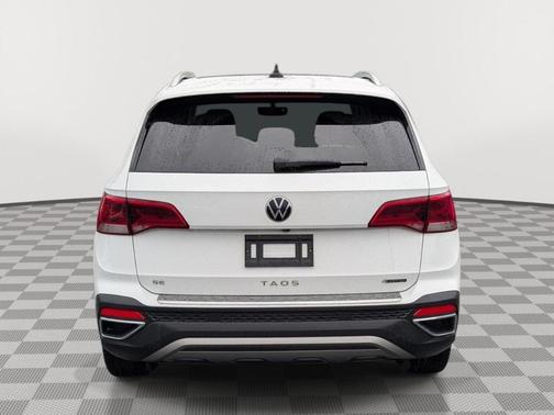 Pure White 2022 Volkswagen Taos 1.5T SE