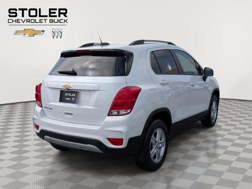 Iridescent Pearl Tricoat 2022 Chevrolet Trax LT