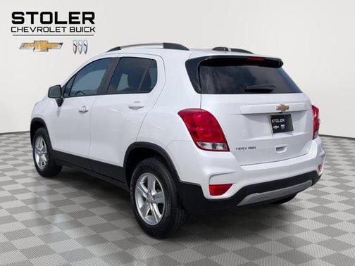 Iridescent Pearl Tricoat 2022 Chevrolet Trax LT
