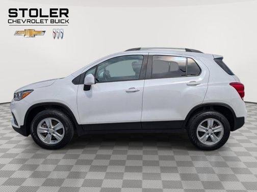 Iridescent Pearl Tricoat 2022 Chevrolet Trax LT