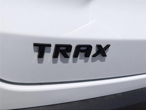 Summit White 2026 Chevrolet Trax FWD 2RS