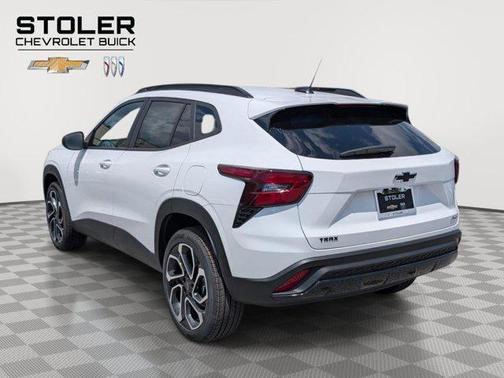 Summit White 2026 Chevrolet Trax FWD 2RS