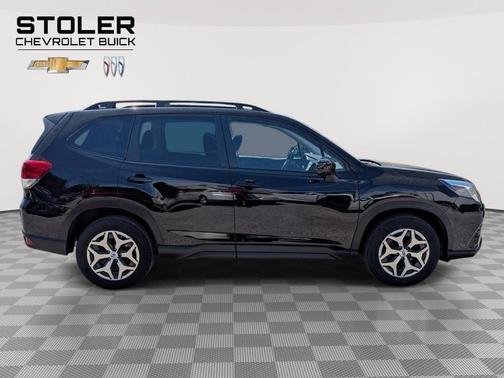 Crystal Black Silica 2023 Subaru Forester Premium
