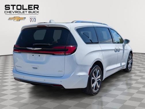 Bright White Clearcoat 2021 Chrysler Pacifica L