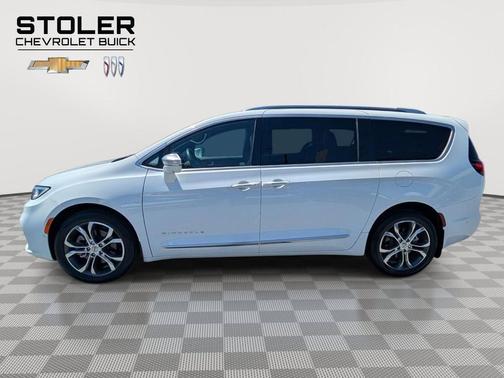 Bright White Clearcoat 2021 Chrysler Pacifica L