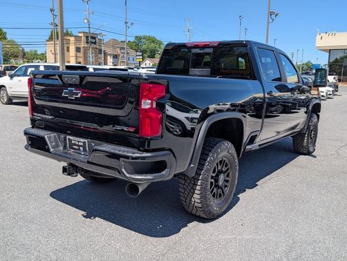 Black 2024 Chevrolet Silverado 2500 4WD Crew Cab Standard Bed ZR2