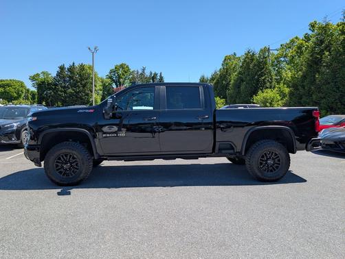 Black 2024 Chevrolet Silverado 2500 4WD Crew Cab Standard Bed ZR2