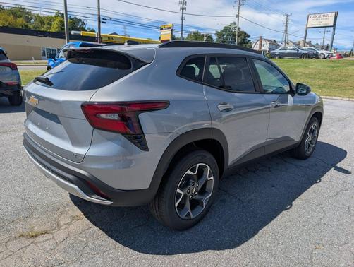 Sterling Gray Metallic 2026 Chevrolet Trax LT