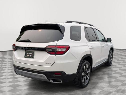 Platinum White Pearl 2023 Honda Pilot AWD Elite
