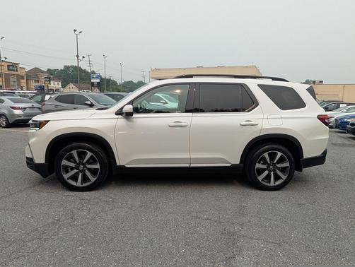 Platinum White Pearl 2023 Honda Pilot AWD Elite