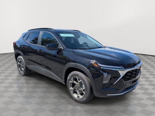 Mosaic Black Metallic 2026 Chevrolet Trax LT