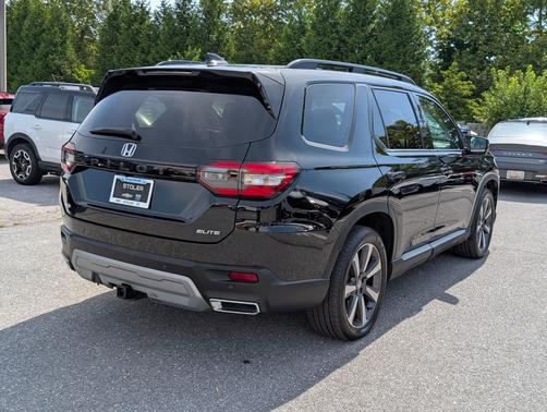 Crystal Black Pearl 2025 Honda Pilot Elite