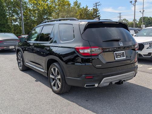 Crystal Black Pearl 2025 Honda Pilot Elite