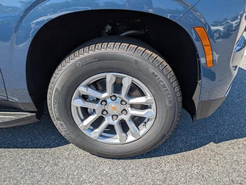 Lakeshore Blue Metallic 2026 Chevrolet Suburban LT