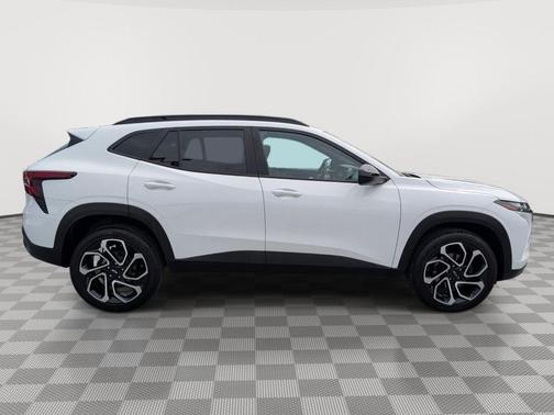 Summit White 2024 Chevrolet Trax FWD 2RS