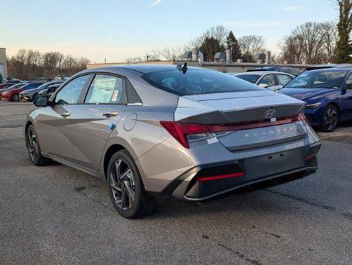 2025 Hyundai ELANTRA SEL