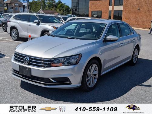 Reflex Silver Metallic 2018 Volkswagen Passat 2.0T SE