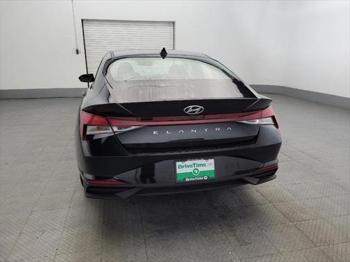 2022 Hyundai ELANTRA SE