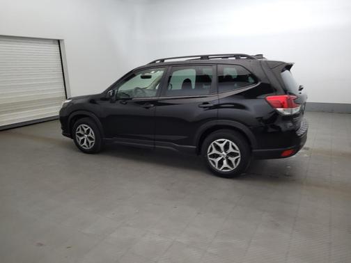 Crystal Black Silica 2023 Subaru Forester Premium