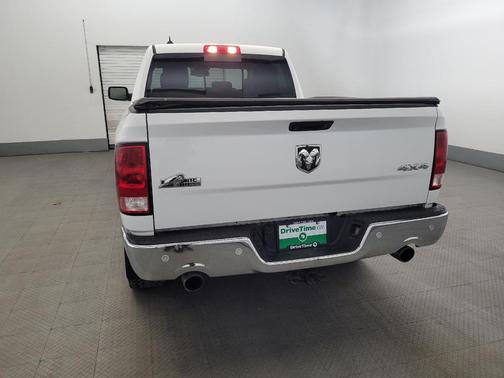 Bright White Clearcoat 2018 RAM 1500 Big Horn
