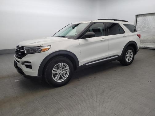 Star White Metallic Tri-Coat 2022 Ford Explorer XLT
