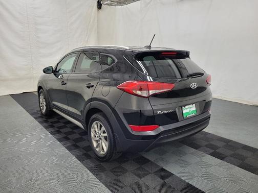 Black Noir Pearl 2017 Hyundai TUCSON SE