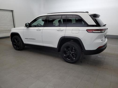 Bright White Clearcoat 2023 Jeep Grand Cherokee Altitude