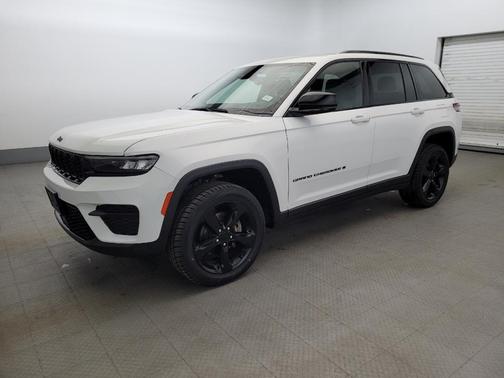Bright White Clearcoat 2023 Jeep Grand Cherokee Altitude