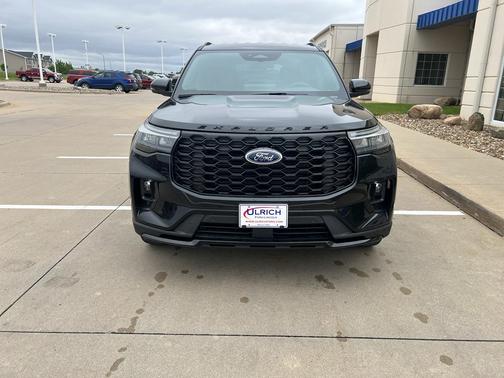 Agate Black Metallic 2026 Ford Explorer ST-Line