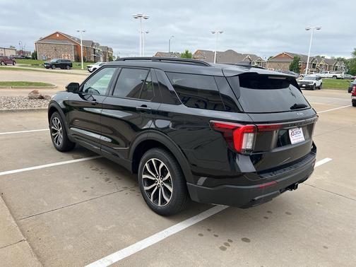 Agate Black Metallic 2026 Ford Explorer ST-Line