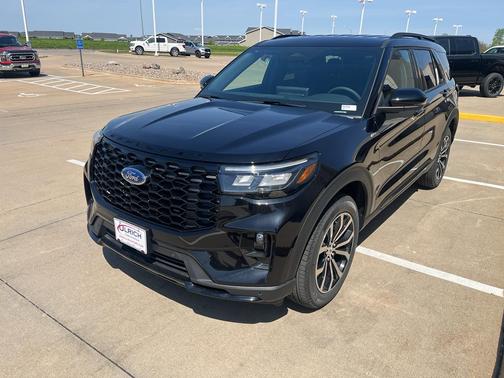 Agate Black Metallic 2026 Ford Explorer ST-Line