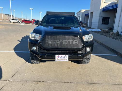 2016 Toyota Tacoma TRD Sport