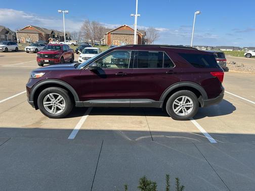 Jewel Red 2022 Ford Explorer XLT