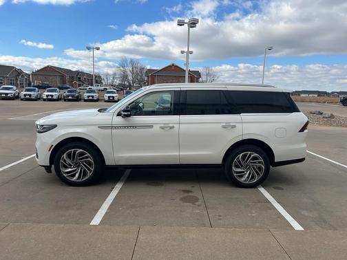 2025 Lincoln Navigator Reserve