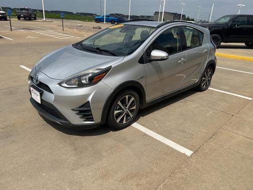 Classic Silver Metallic 2018 Toyota Prius c Two