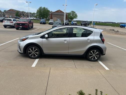 Classic Silver Metallic 2018 Toyota Prius c Two
