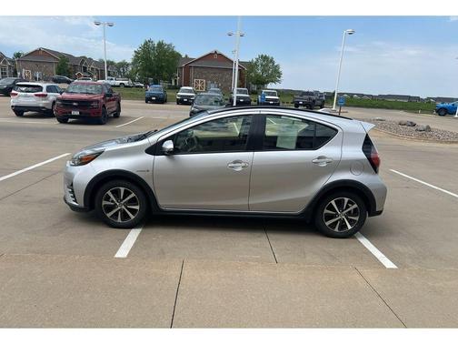 Classic Silver Metallic 2018 Toyota Prius c Two
