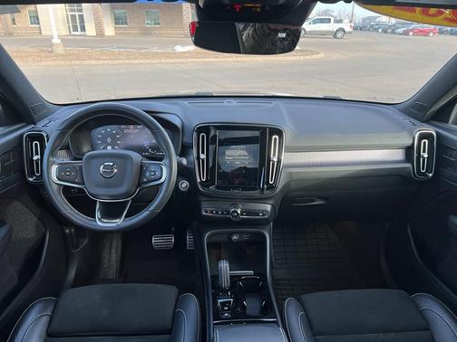 2021 Volvo XC40 T5 R-Design