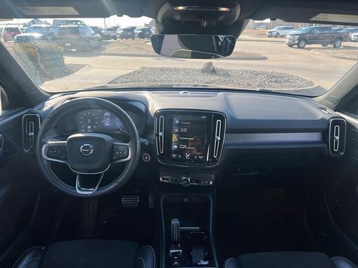 2021 Volvo XC40 T5 R-Design