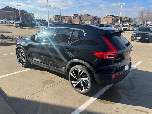 2021 Volvo XC40 T5 R-Design