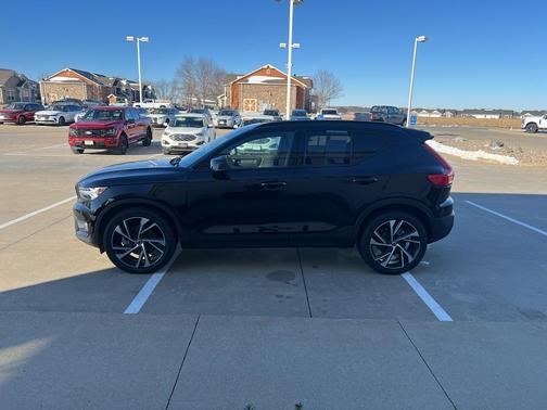 2021 Volvo XC40 T5 R-Design