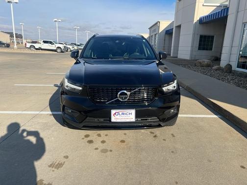 2021 Volvo XC40 T5 R-Design