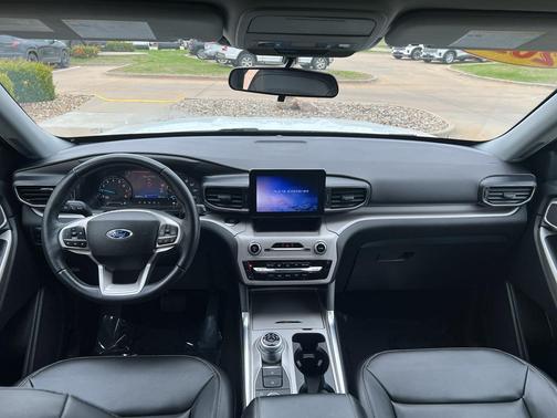 Oxford White 2024 Ford Explorer XLT