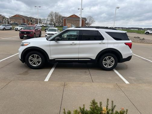 Oxford White 2024 Ford Explorer XLT